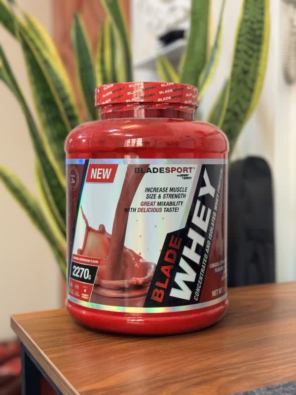 پروتئین وی بلید اسپورت اورجینال ۲.۲۷ کیلوگرم (محصول کشور مجارستان) + شیکر + ارسال به سراسر ایران